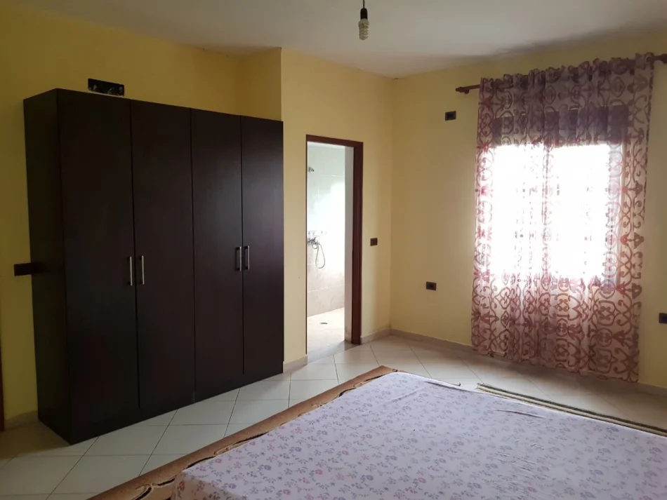 Tirane, affitto appartamento 1+1 Piano 2, 70 m² 300 € (Sauk)