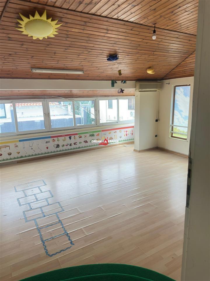 3-Storey Villa for Rent, Paris Municipality (ID 4251422)