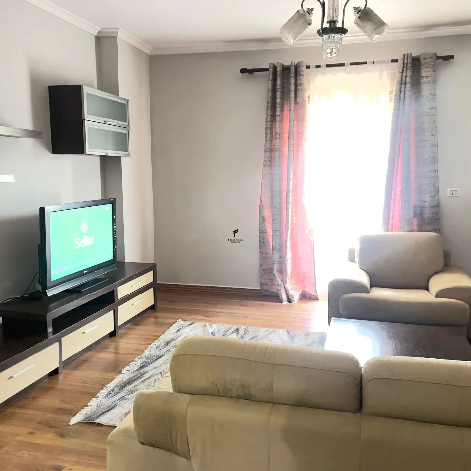 Tirane, affitto appartamento 1+1 Piano 4, 70 m² 500 € (XHAMLLIKU)