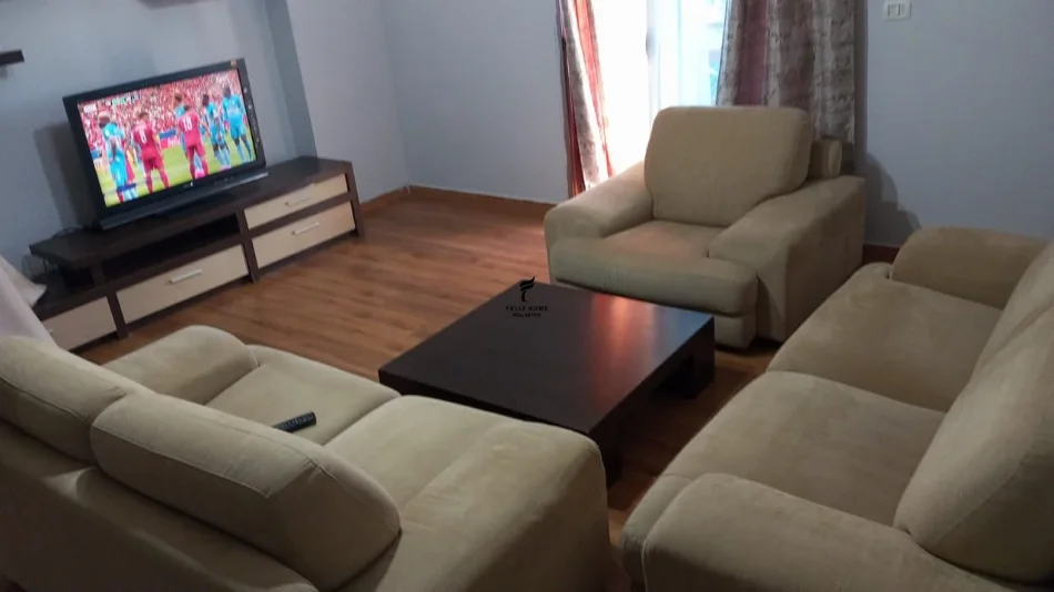 Tirane, affitto appartamento 1+1 Piano 4, 70 m² 500 € (XHAMLLIKU)