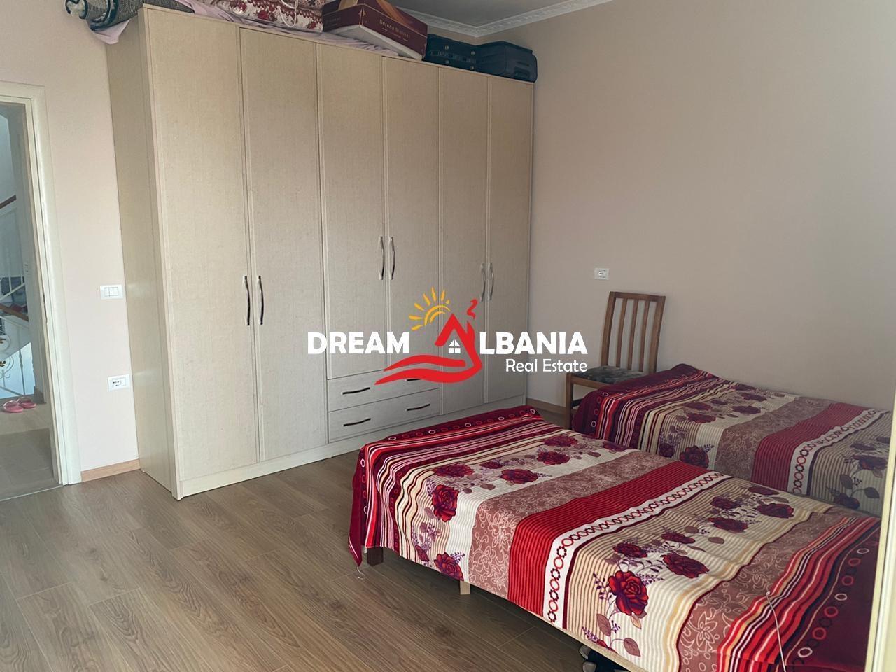 Vile me qera perballe qendres tregtare TEG, (ID 4251127)