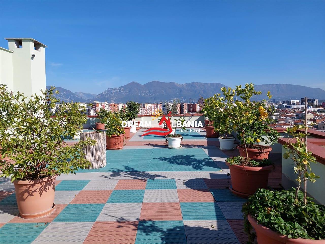 Ambiente per ufficio in affitto a Rrugen Besim Alla (ID 42611274)