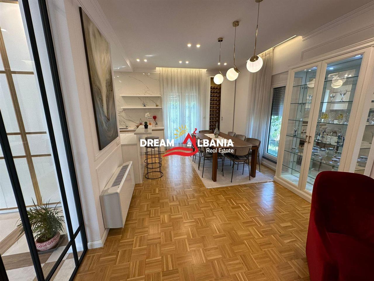 For Rent: 3-Storey Villa near Lake Park and Palla