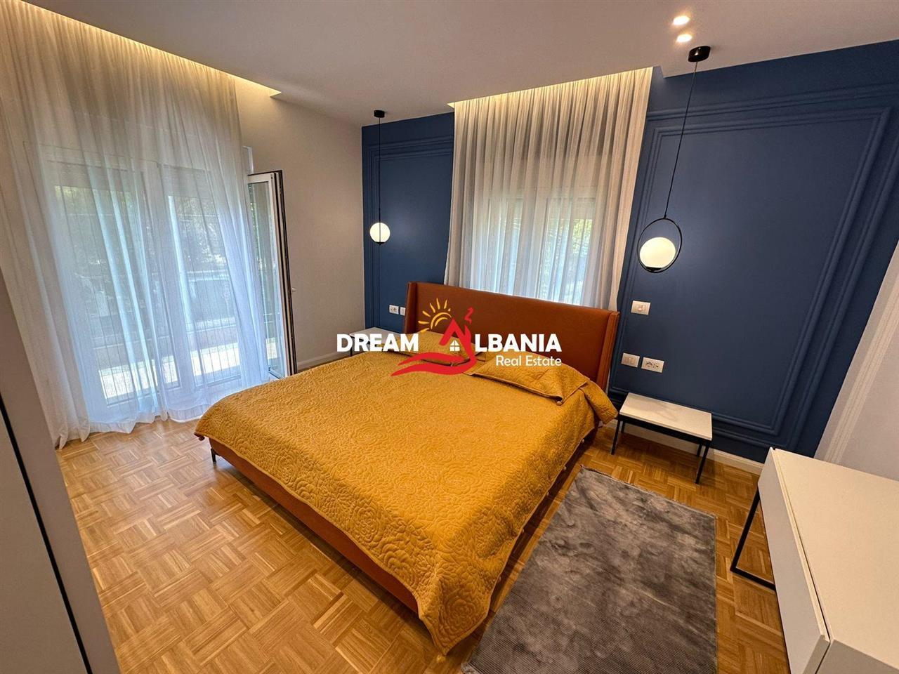 For Rent: 3-Storey Villa near Lake Park and Palla