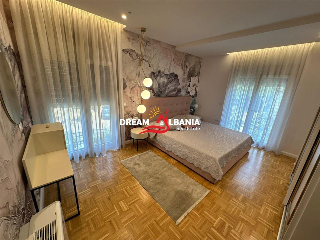 For Rent: 3-Storey Villa near Lake Park and Palla