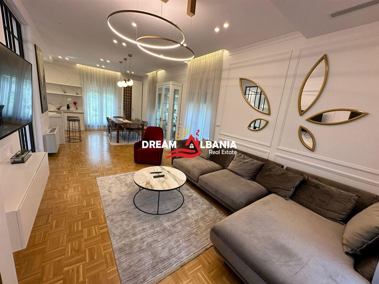 For Rent: 3-Storey Villa near Lake Park and Palla