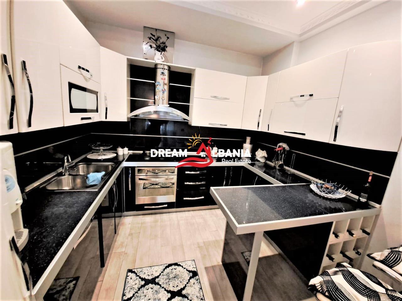 3-Storey Villa for Rent in Blloku i Vilave Selite