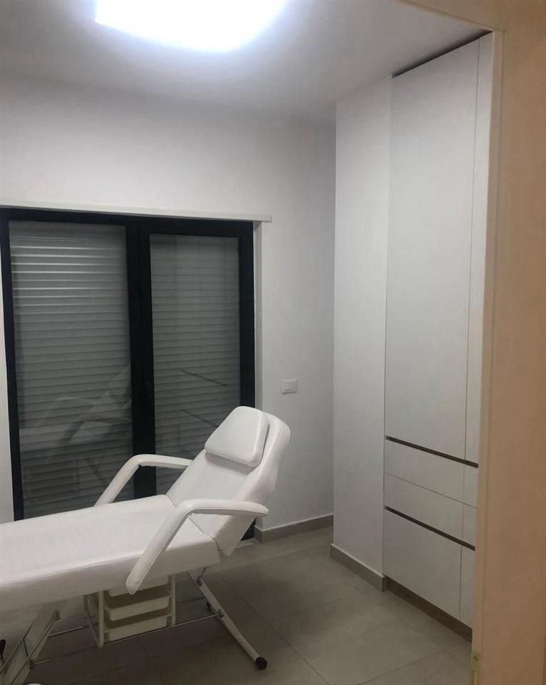 ZYRE ME QERA 116 M2 QENDER 750 EURO