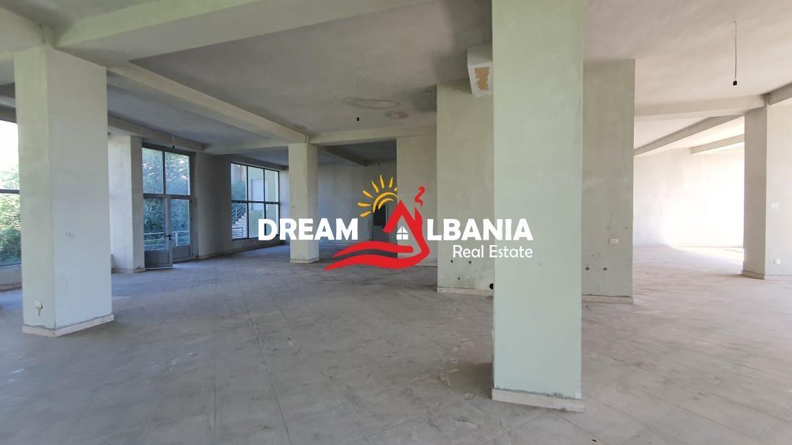 Ambiente Commerciale in Vendita vicino alla Scuola di Bashkuar