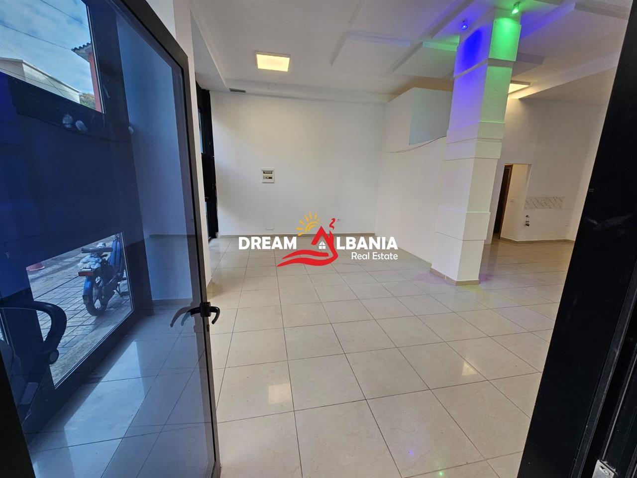 Ambiente per ufficio con piano terra nella zona di Brrylit (ID 42611196)