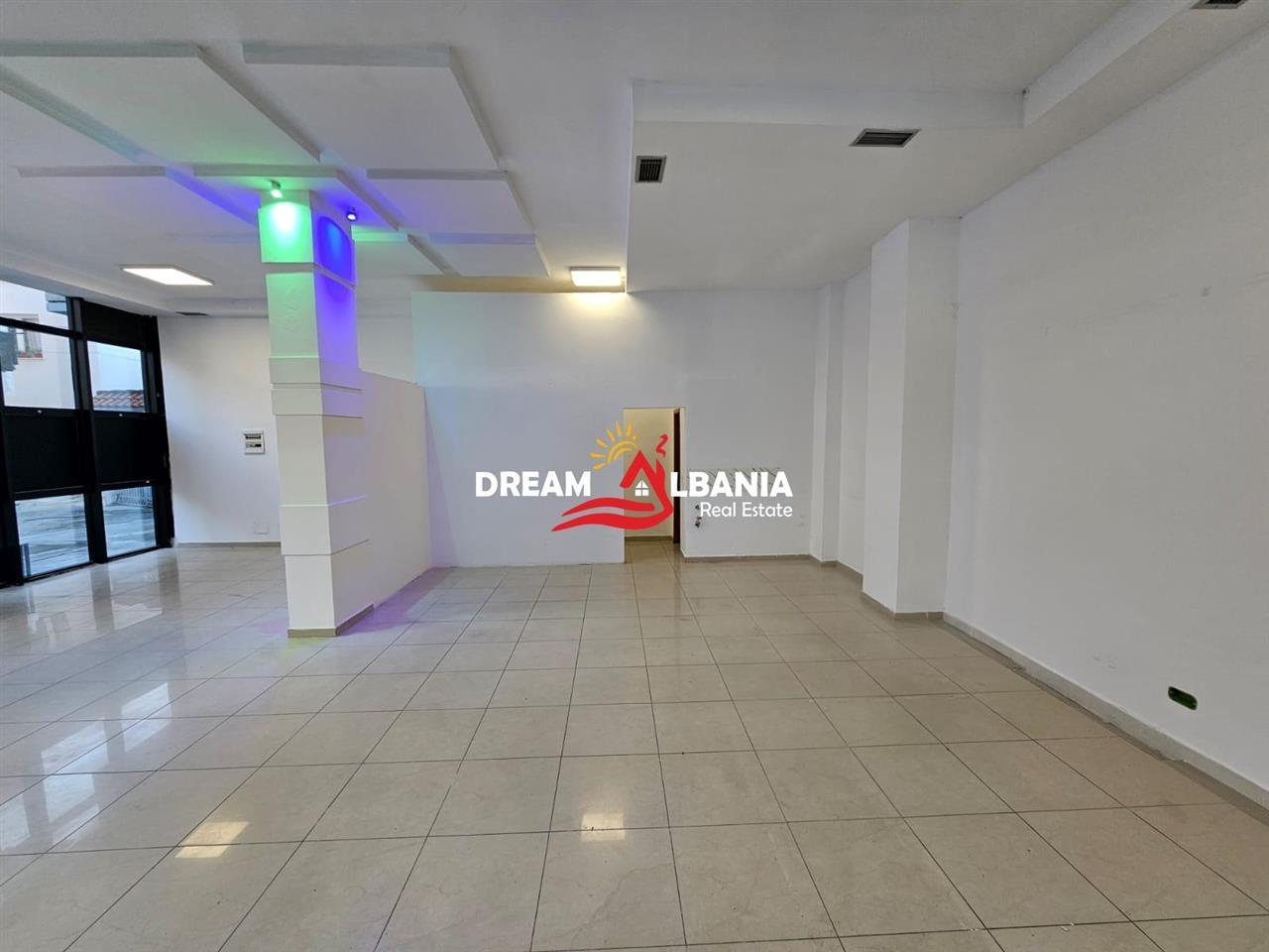 Ambiente per ufficio con piano terra nella zona di Brrylit (ID 42611196)