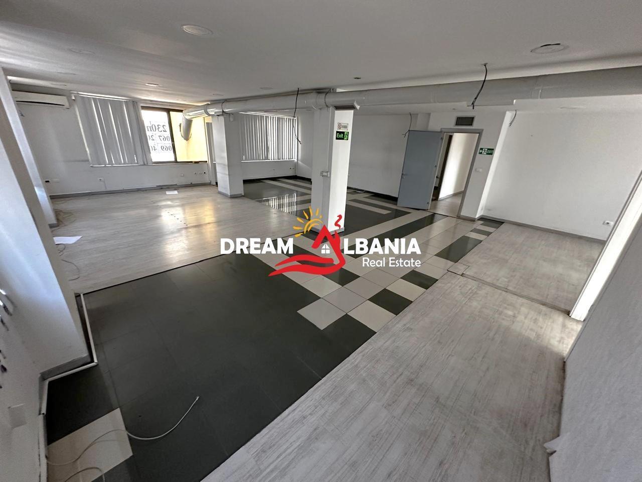 Business Environment for Rent at Zogu i Zi, 230 m² (ID 42611085)