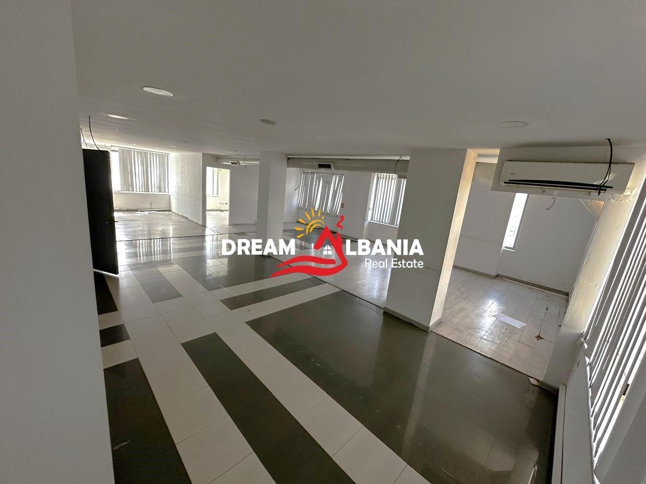 Business Environment for Rent at Zogu i Zi, 230 m² (ID 42611085)