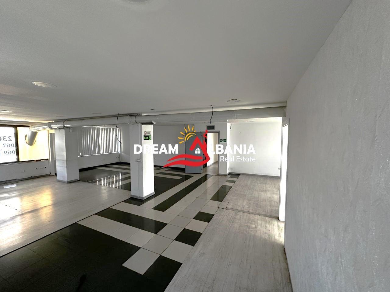 Business Environment for Rent at Zogu i Zi, 230 m² (ID 42611085)