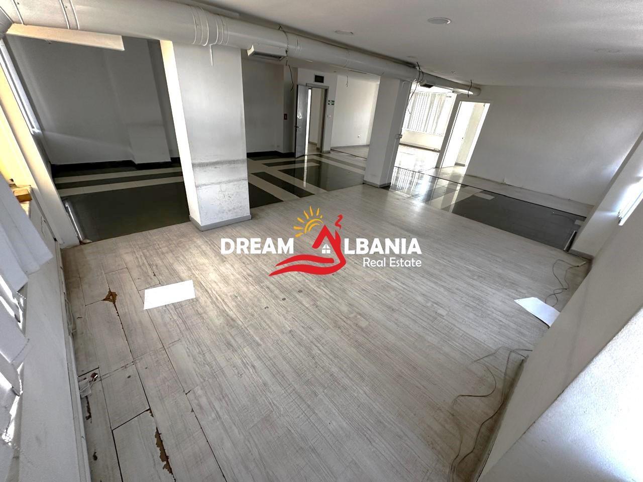Business Environment for Rent at Zogu i Zi, 230 m² (ID 42611085)
