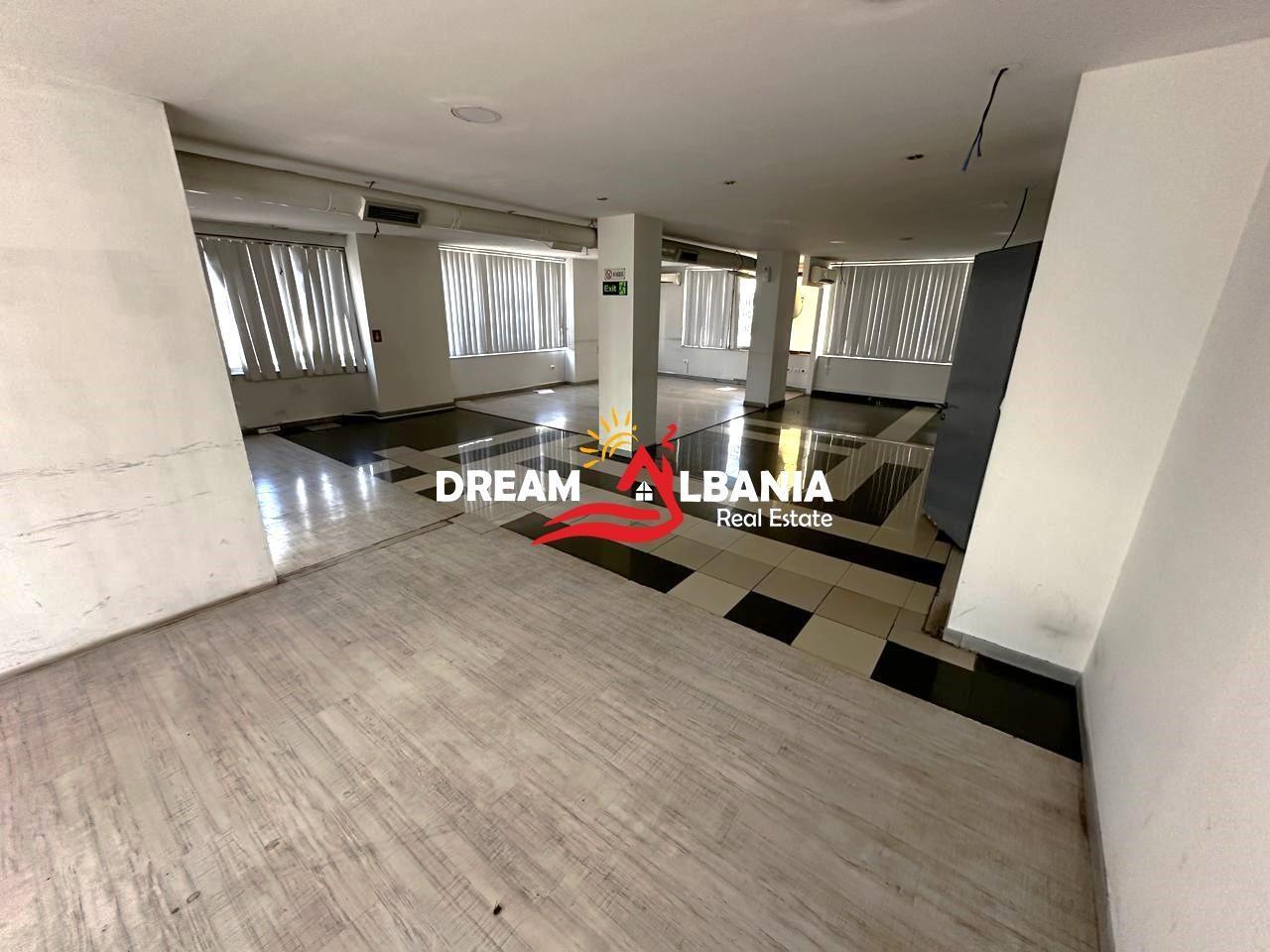 Business Environment for Rent at Zogu i Zi, 230 m² (ID 42611085)