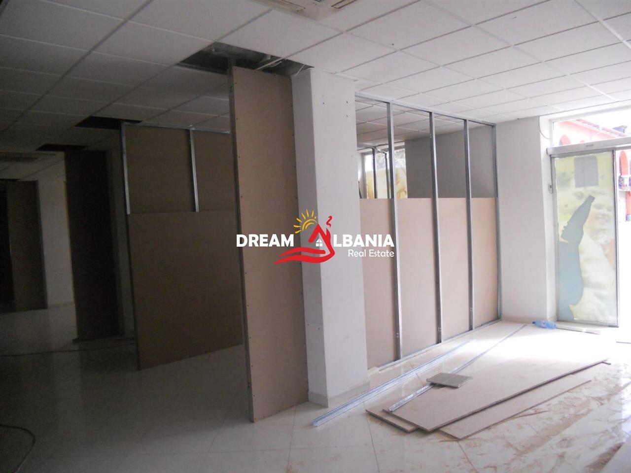 Ambiente per ufficio in Kombinat (ID 42611200)