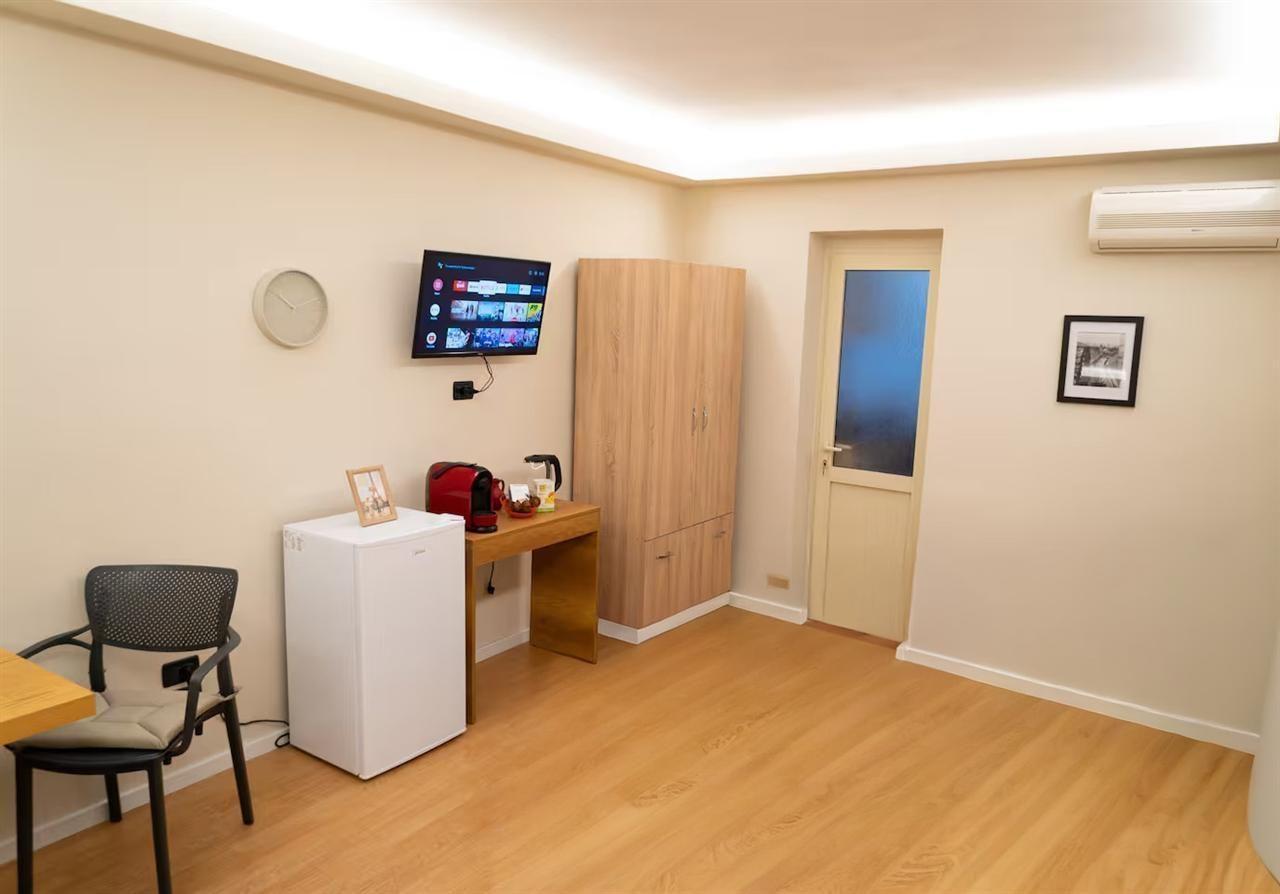 ZYRE ME QERA 25 M2 PAZARI I RI 480 EURO
