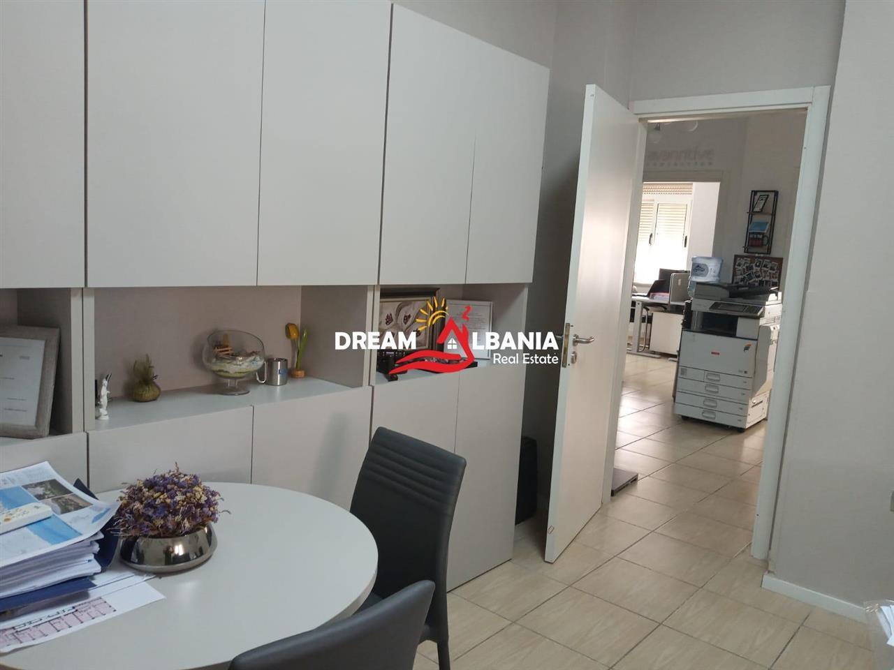 Affitto ufficio in zona Blloku (ID 4261952)