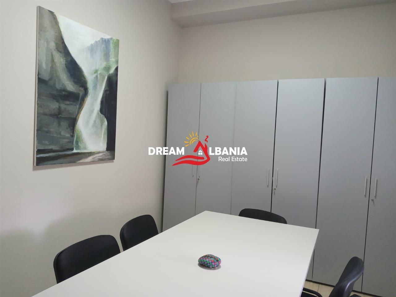 Affitto ufficio in zona Blloku (ID 4261952)