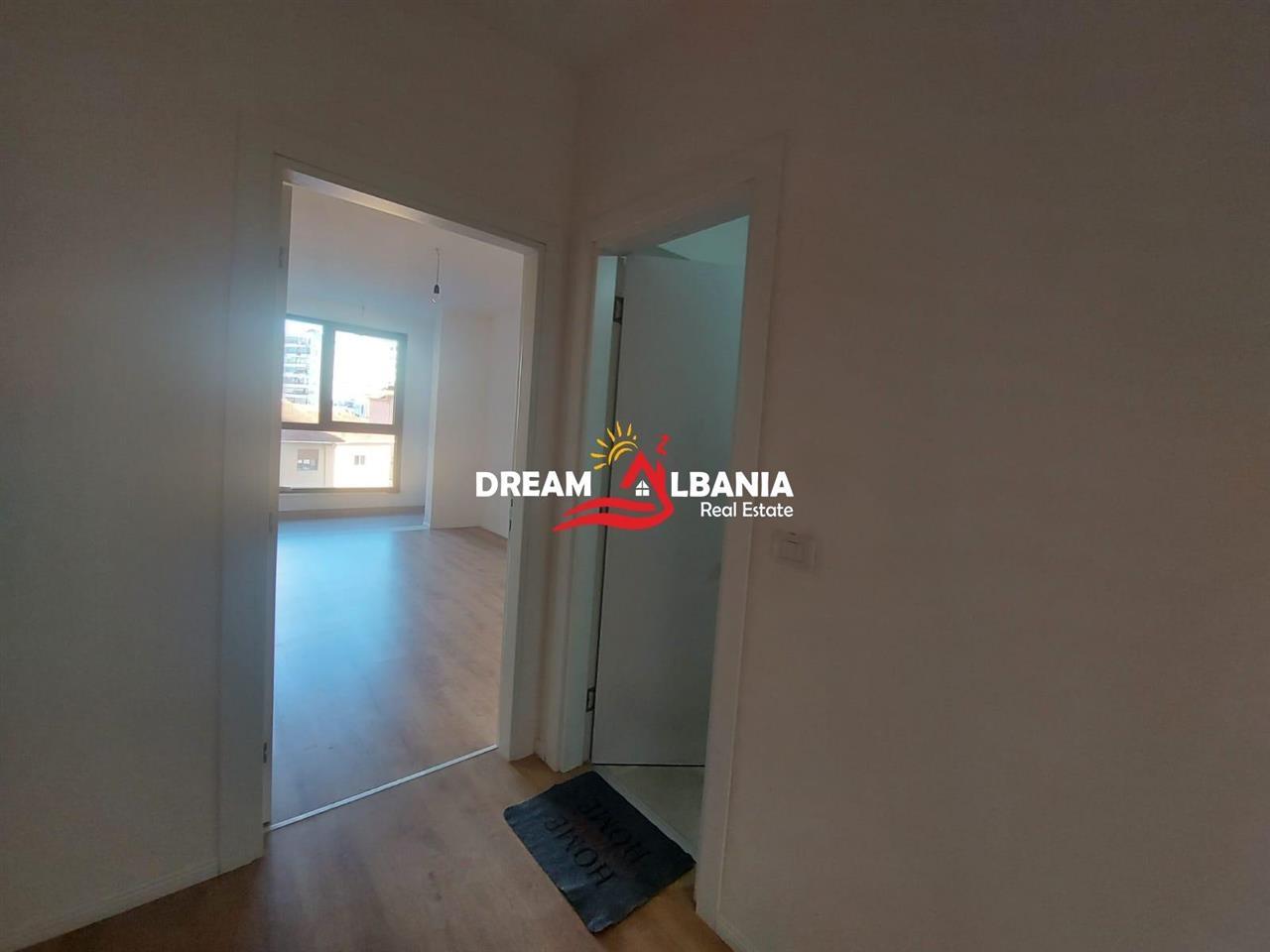 Office with Balcony in Ish-Fushes near Aviacionit Area (4211967)