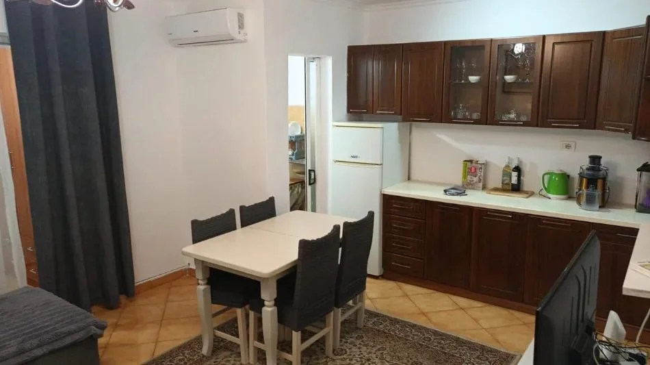 Tirane, Apartment 1+1 for Rent, 3rd Floor, 55 m², €450 (Ali Demi)