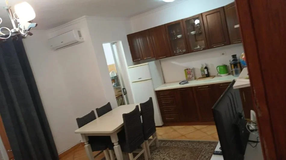 Tirane, Apartment 1+1 for Rent, 3rd Floor, 55 m², €450 (Ali Demi)