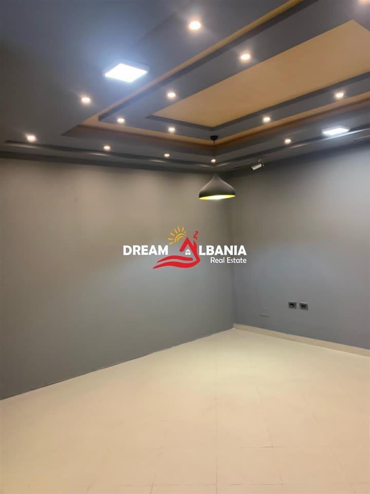 Commercial Unit for Sale at Pallati me Shigjeta, 4171540