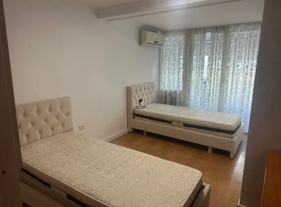 Tirane, affitto appartamento 2+1 Piano 2, 85 m² 800 € (BLLOKU)