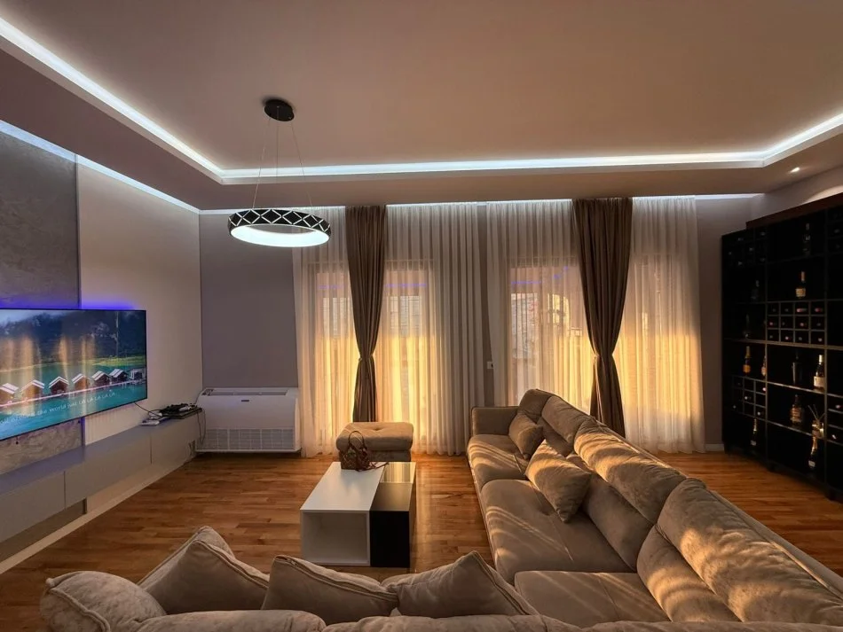 Tirane, 2+1 Apartment for Sale, 5th Floor, 170 m², €300,000 (fresh)