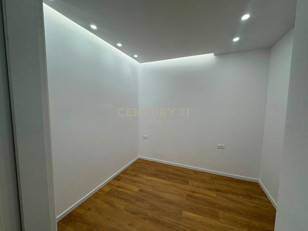 1+1 Apartment For Sale in Paris Municipality