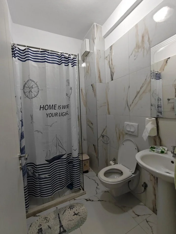 Durres, vendesi appartamento 1+1 con balcone al primo piano, 52 m², 108.000 € (GJIRI LALEZIT)