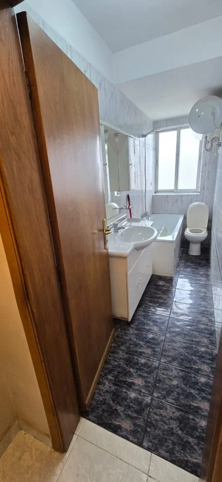 Tirana, 3+1 Apartment for Sale, 4th Floor, 75 m², €177,000 (MINE PEZA)