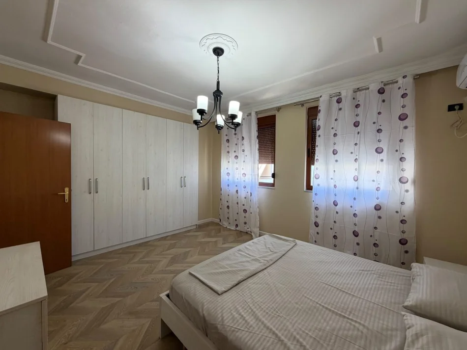 Tirana, 4+1 Apartment for Rent, 8th Floor, 140 m², €1,000 (East Exposure)