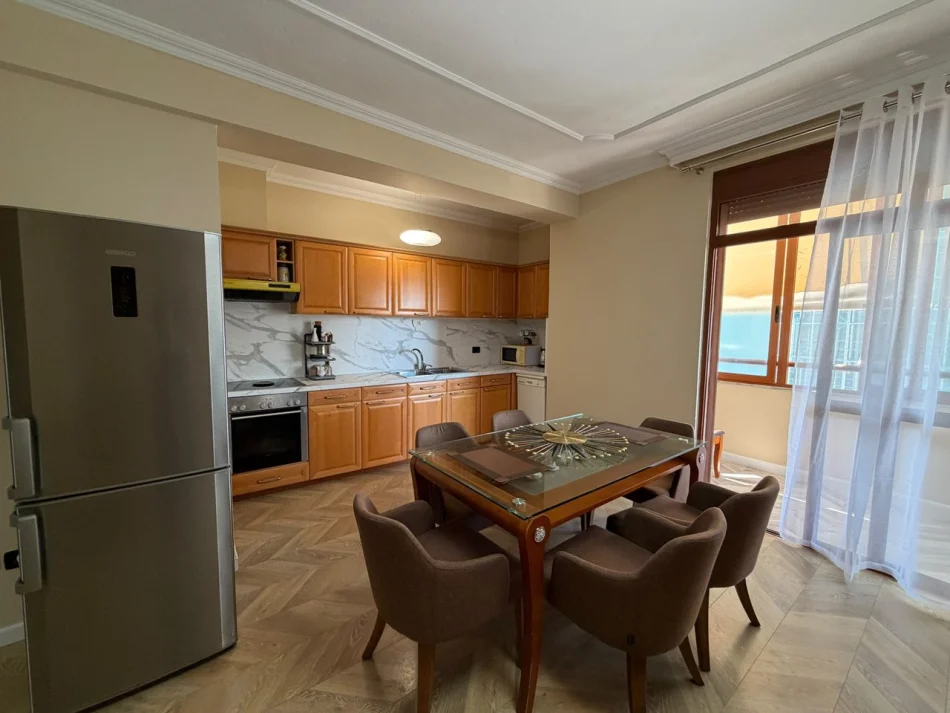 Tirana, 4+1 Apartment for Rent, 8th Floor, 140 m², €1,000 (East Exposure)