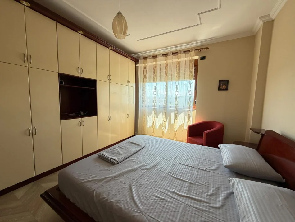 Tirana, 4+1 Apartment for Rent, 8th Floor, 140 m², €1,000 (East Exposure)