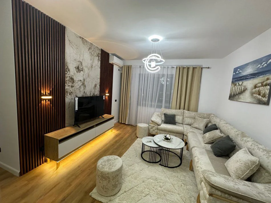 Tirane, appartamento in vendita 2+1+Balcone Piano 9, 96 m² 157.000 € (ASTIR)