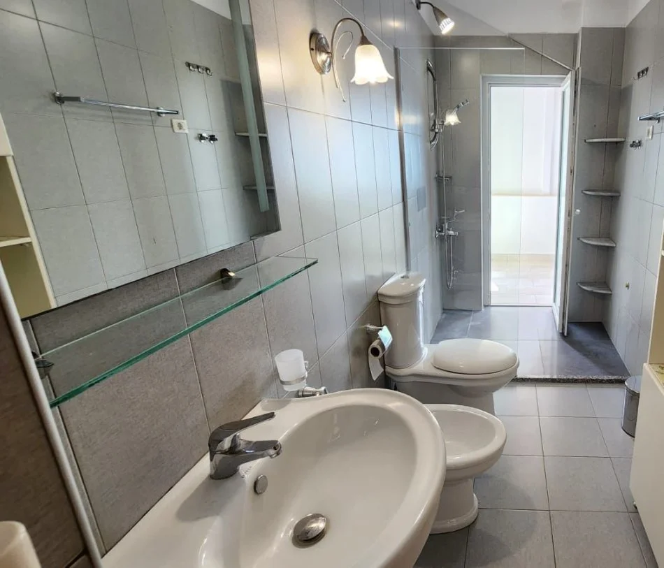 Tirane, vendesi appartamento 3+1 Piano 7, 356 m² 715.000 € (LIQUIDO TOTALE)