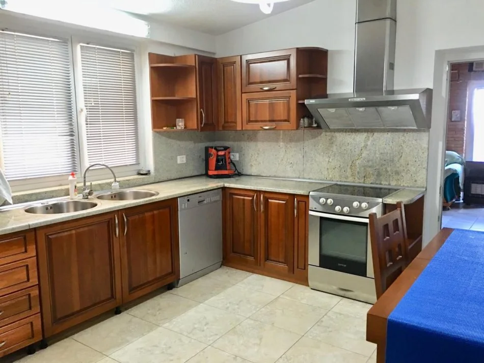Tirane, vendesi appartamento 3+1 Piano 7, 356 m² 715.000 € (LIQUIDO TOTALE)