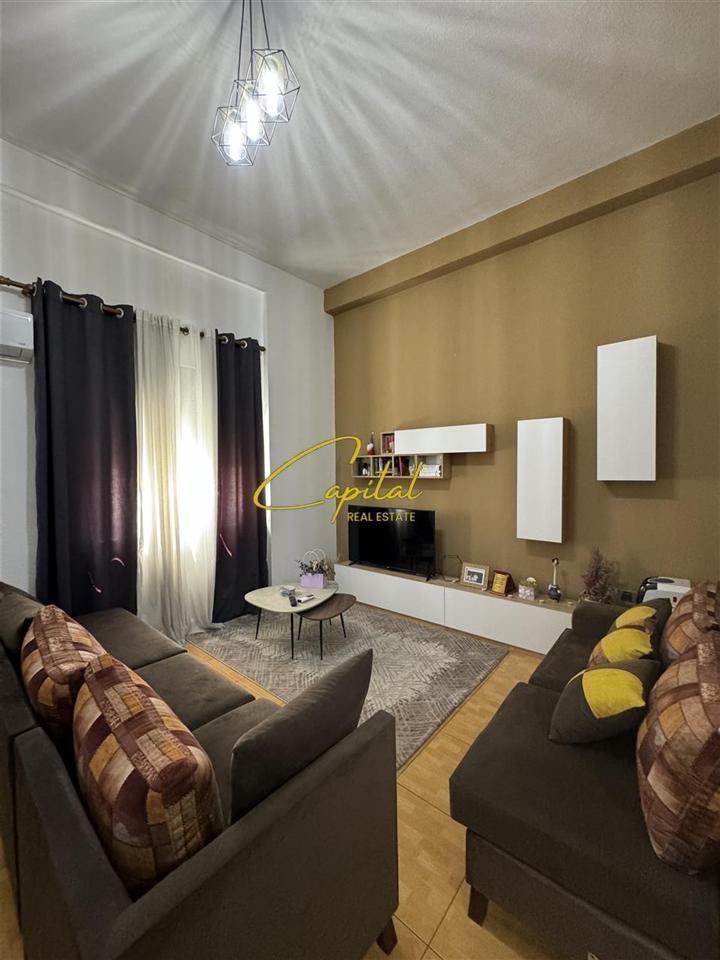 APPARTAMENTO CON AFFITTO 1+1 VIA DIBRES 550 EURO