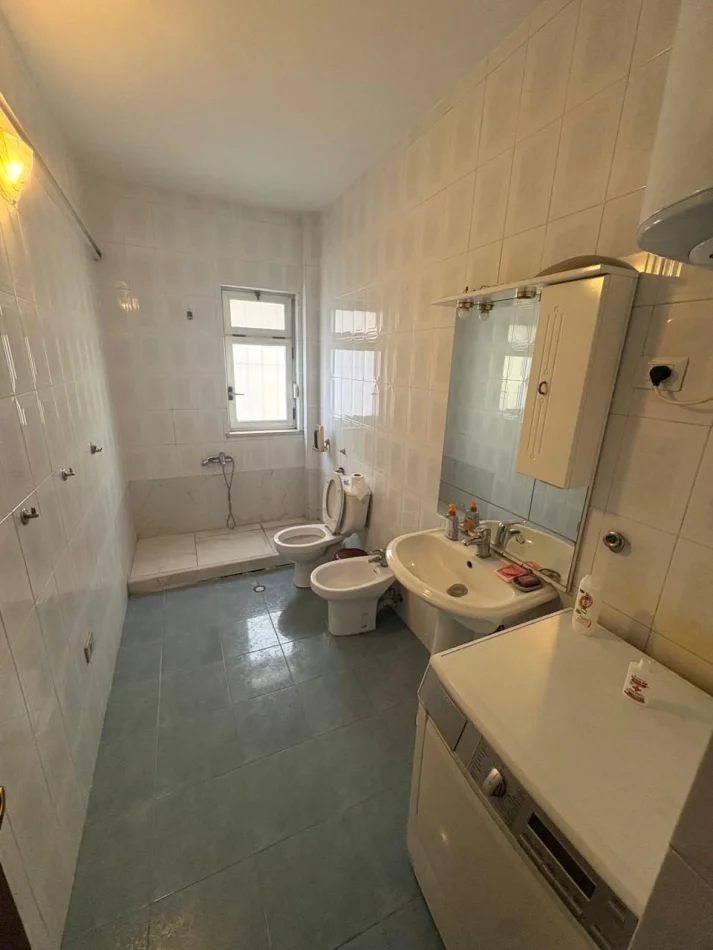 Tirana, affitto di appartamento 2+1 Piano 2, 60 m² 400 € (Selvia)
