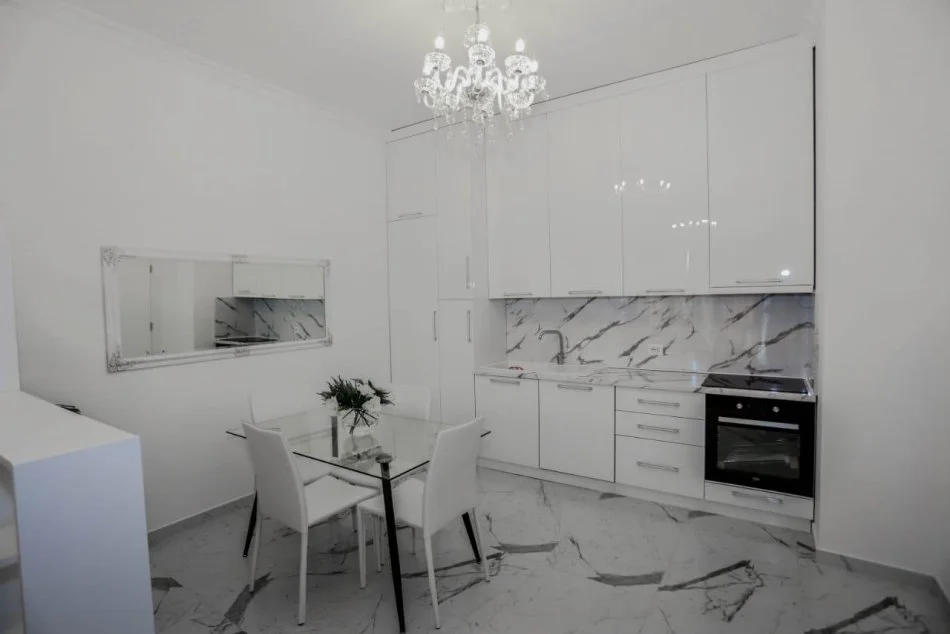 Tirane, Apartment for Sale 1+1, 6th Floor, 77 m², €225,000 (RRUGA E KAVAJES)