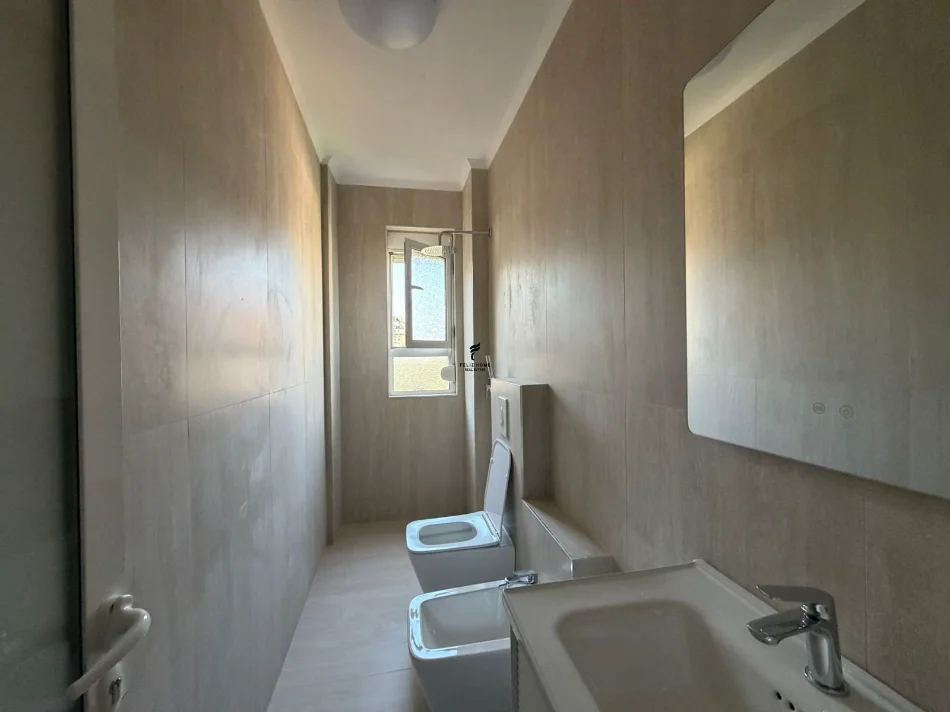 Tirane, vendesi appartamento 1+1 Piano 3, 47 m² 108.000 € (LAPRAKE)