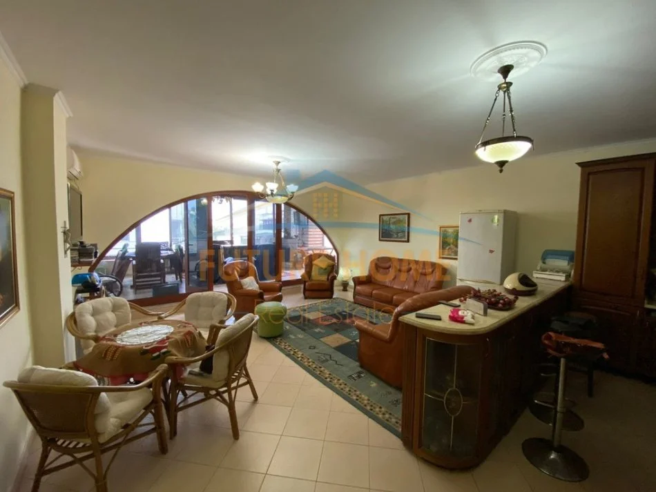 Durres, vendesi appartamento 2+1 Piano 5, 95 m² 186.000 € (Golem presso Complesso Alb Adriatik)