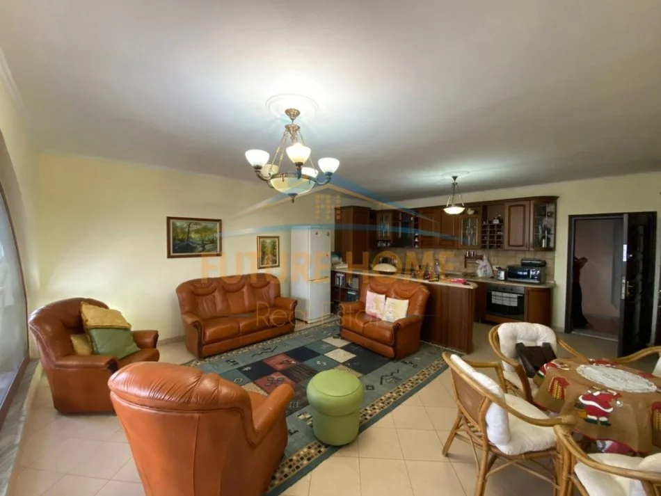 Durres, vendesi appartamento 2+1 Piano 5, 95 m² 186.000 € (Golem presso Complesso Alb Adriatik)