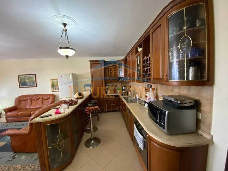 Durres, vendesi appartamento 2+1 Piano 5, 95 m² 186.000 € (Golem presso Complesso Alb Adriatik)