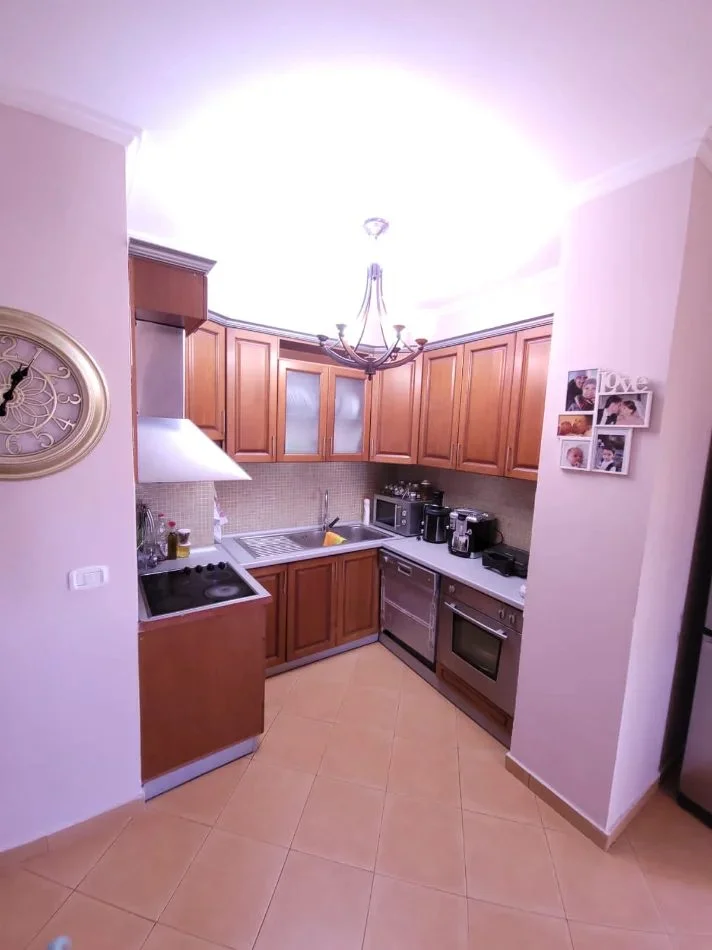 Tirana, 2+1 Apartment for Rent, 8th Floor, 125 m², €750 (Bulevardi Gjergj Fishta)