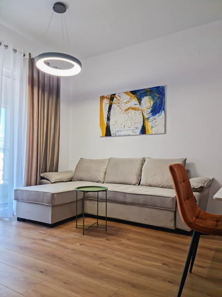 Tirana, affitto appartamento 1+1+Balcone Piano 7, 61 m² 400 € (Ali Demi/Rezidenca Kaimi)