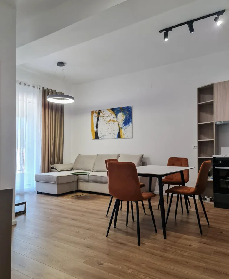 Tirana, affitto appartamento 1+1+Balcone Piano 7, 61 m² 400 € (Ali Demi/Rezidenca Kaimi)