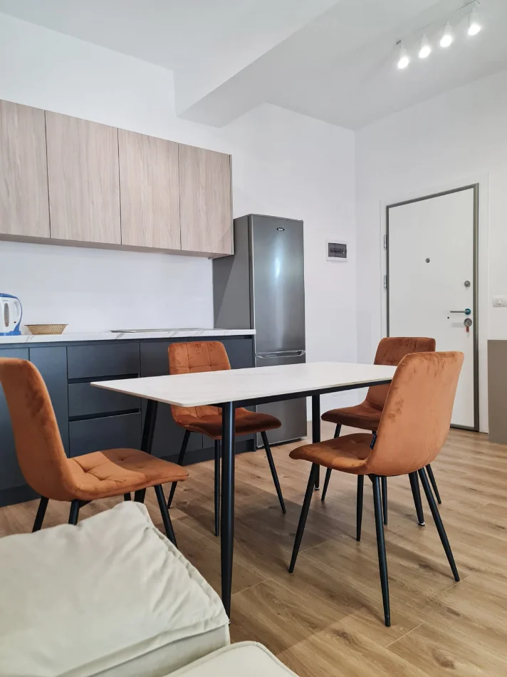 Tirana, affitto appartamento 1+1+Balcone Piano 7, 61 m² 400 € (Ali Demi/Rezidenca Kaimi)